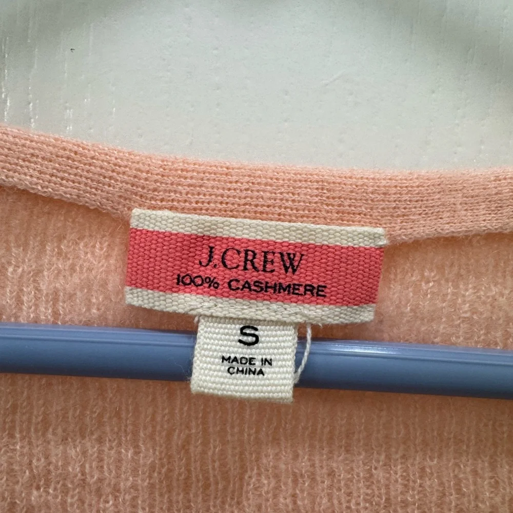 Peach Featherweight cashmere V-neck T-shirt